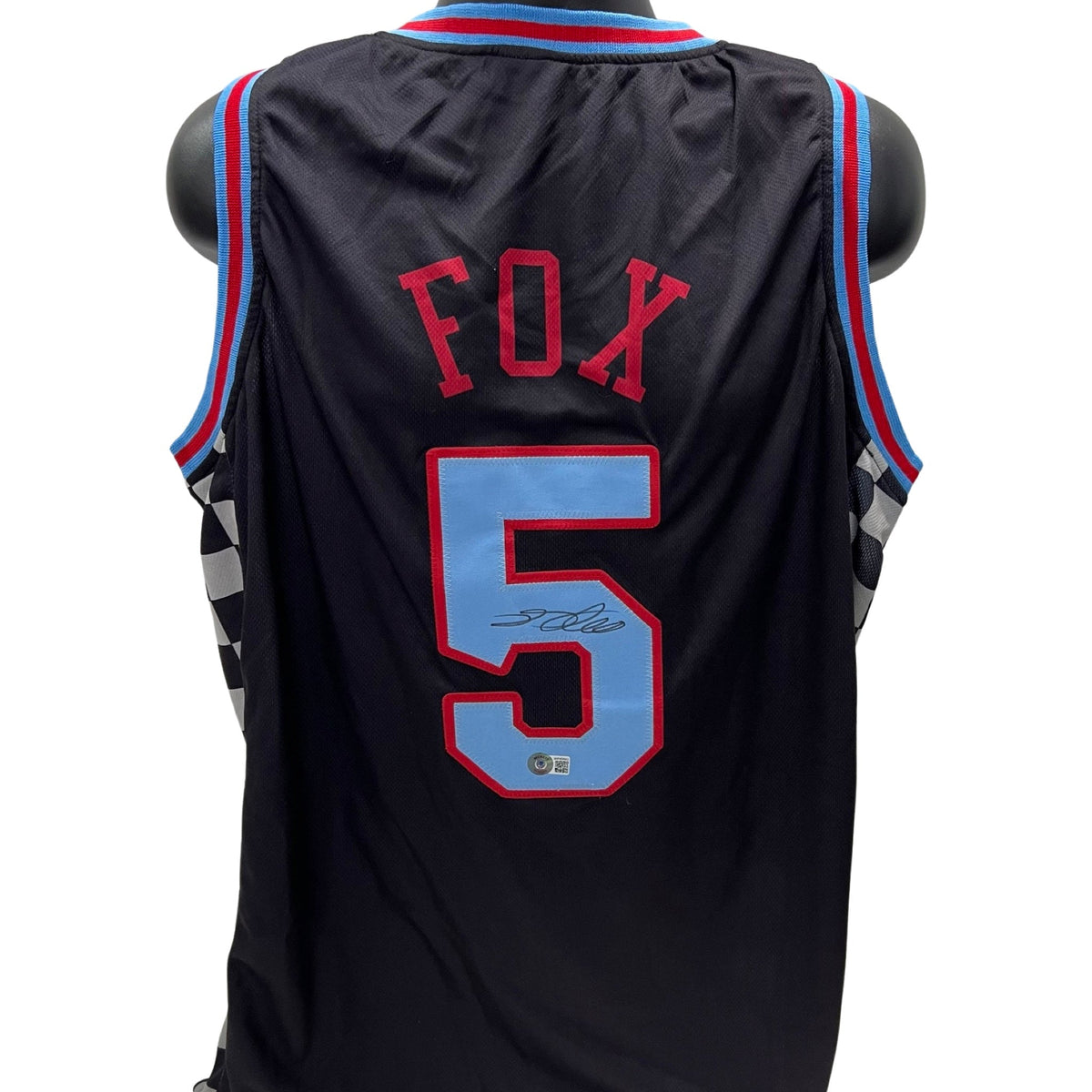 De’Aaron Fox Autographed Sacramento Kings Black Jersey Beckett product image 1, provided for visual reference and product