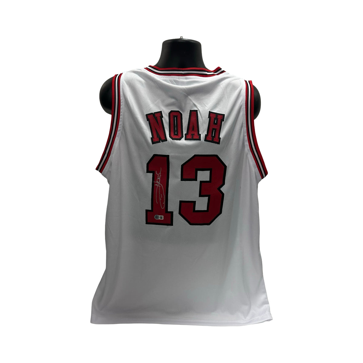 Joakim Noah Autographed Chicago Bulls White Jersey Beckett product image 1, provided for visual reference and product detail